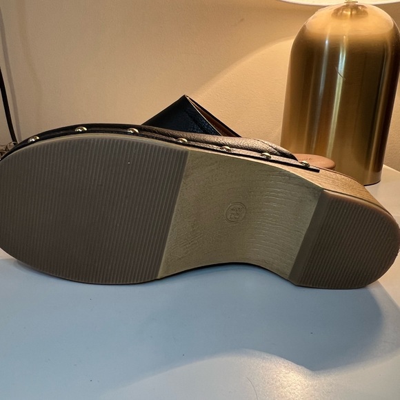 Clogs - Picture 2 of 2